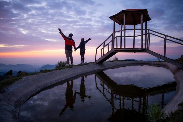 Quels sont les meilleurs itinéraires pour une randonnée dans les montagnes de Dolomites, Italie?
