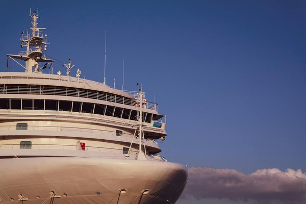 Explore les festivals et traditions maritimes incontournables