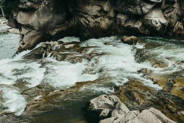 Quels sont les meilleurs itinéraires pour une randonnée dans les montagnes du Picos de Europa, Espagne?